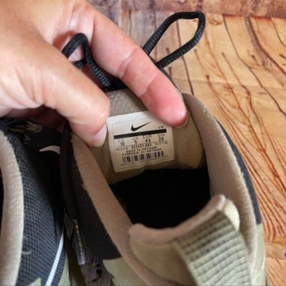 Nike Air Versatile Basketball Shoe Black/Trooper Sz 1O (852431-005) - Picture 6 of 7